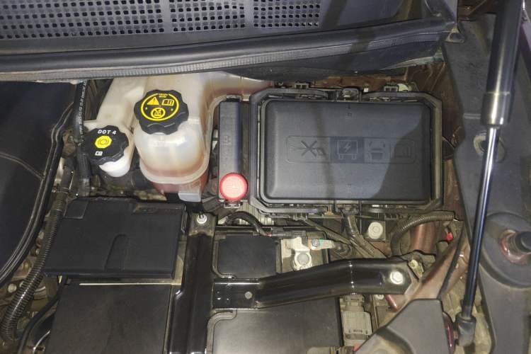 Used Buick GL8 2023 ES Lu Zun Comfort Model Engine Bay Left