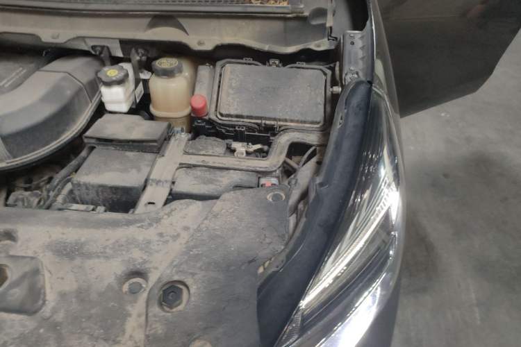 Used Buick GL8 2023 Land Executive Class Smart Enjoyment Model Engine Bay Left