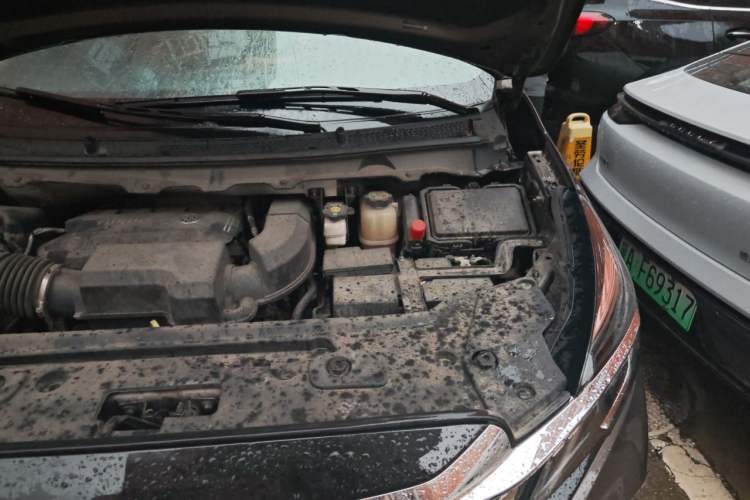 Used Buick GL8 2023 Land Executive Class Smart Enjoyment Model Engine Bay Left