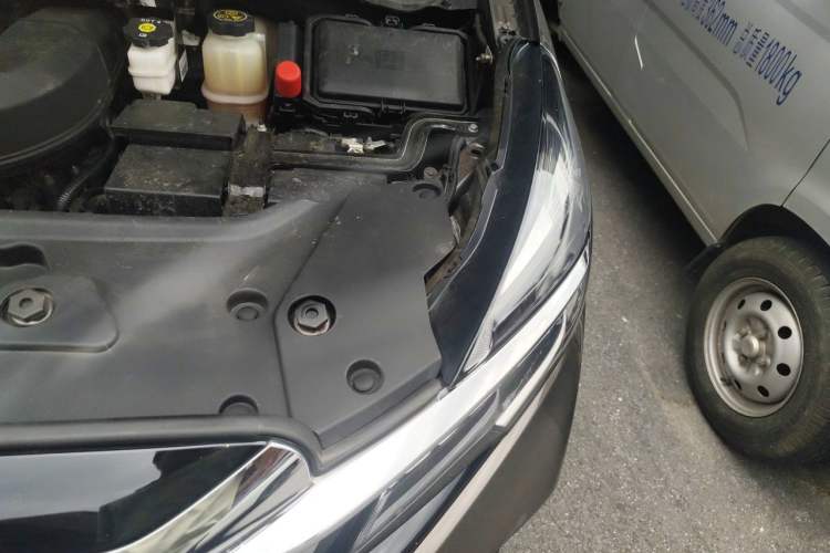 Used Buick GL8 2023 Land Executive Class Comfort Model Engine Bay Left
