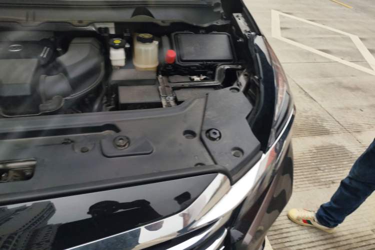 Used Buick GL8 2023 Facelifted Land Cruiser Executive Luxury Version Engine Bay Left
