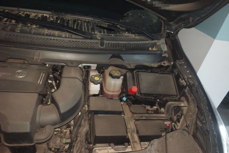 Used Buick GL8 2023 Facelifted Land Cruiser Executive Luxury Version Engine Bay Left