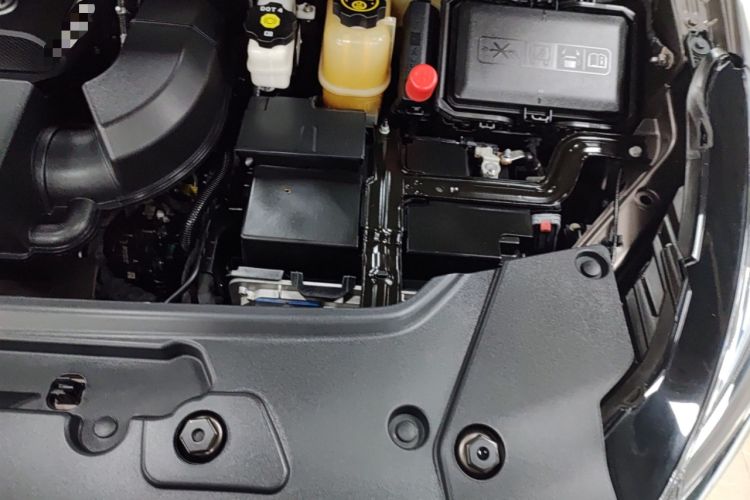 Used Buick GL8 2023 Facelifted Land Cruiser Executive Luxury Version Engine Bay Left