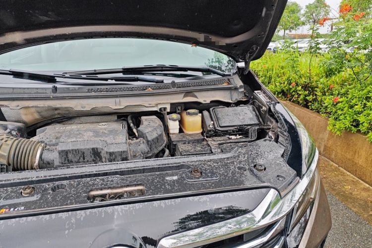 Used Buick GL8 2023 Land Executive Class Comfort Model Engine Bay Left
