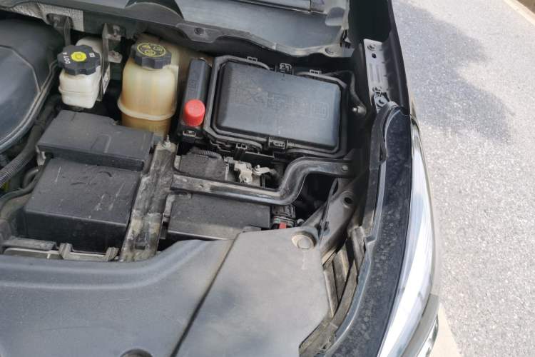 Used Buick GL8 2023 Land Executive Class 652T Luxury Model Engine Bay Left