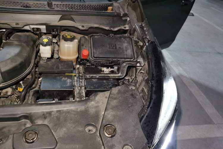 Used Buick GL8 2023 Land Executive Class Smart Enjoyment Model Engine Bay Left