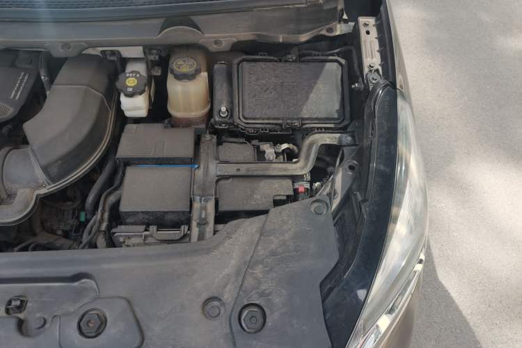 Used Buick GL8 2023 Land Executive Class Smart Enjoyment Model Engine Bay Left