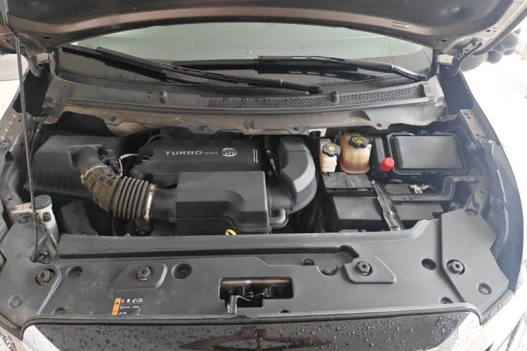 Used Buick GL8 2023 Land Executive Class Comfort Model Engine Bay