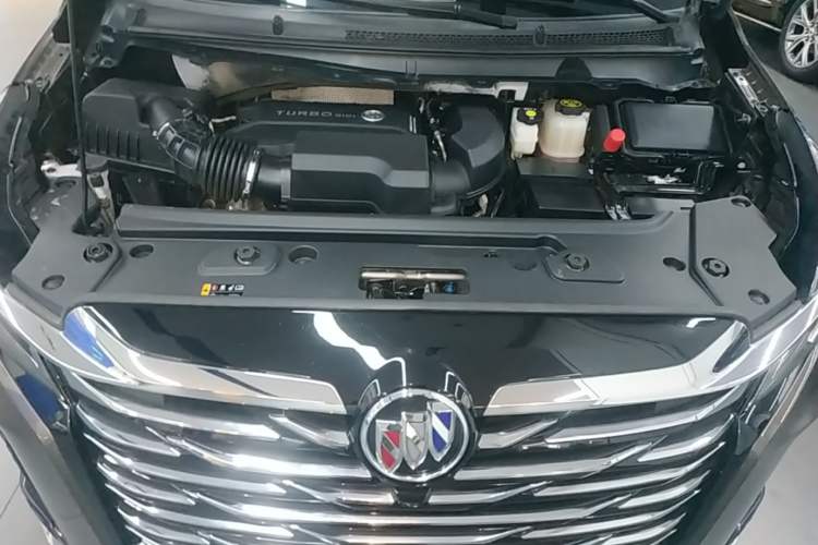 Used Buick GL8 2023 Land Executive Class Comfort Model Engine Bay