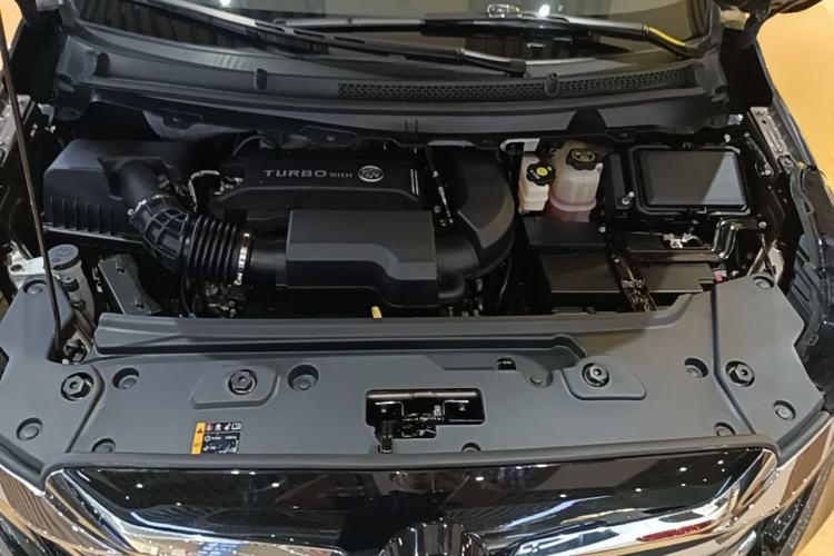 Used Buick GL8 2023 Facelifted Land Cruiser Executive Luxury Version Engine Bay