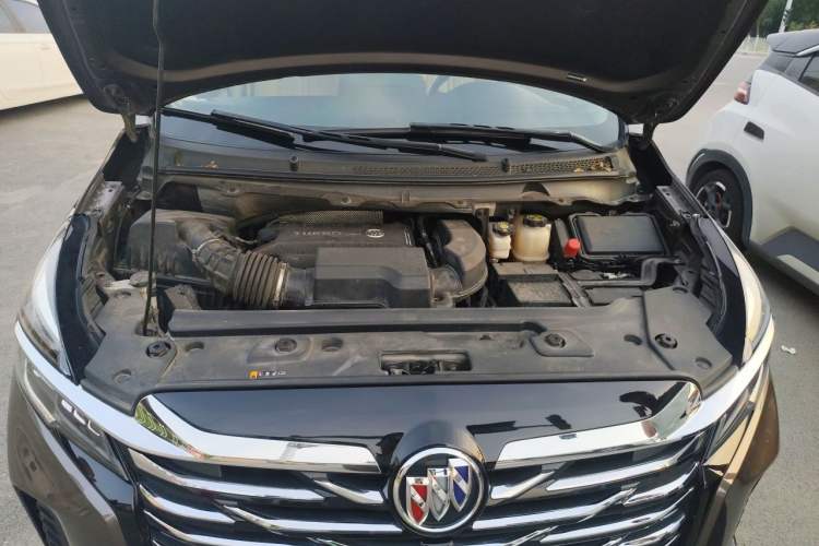 Used Buick GL8 2023 Facelifted Land Cruiser Executive Luxury Version Engine Bay