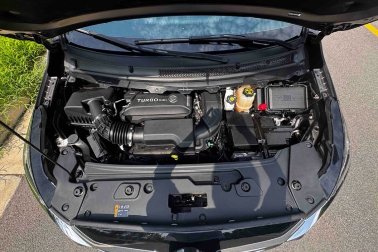 Used Buick GL8 2023 Land Executive Class Comfort Model Engine Bay