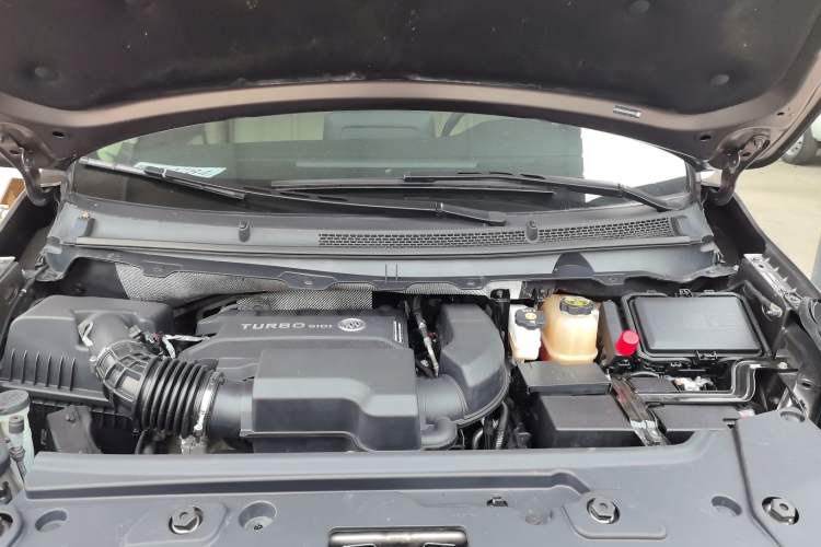 Used Buick GL8 2023 Facelifted Land Cruiser Executive Luxury Version Engine Bay