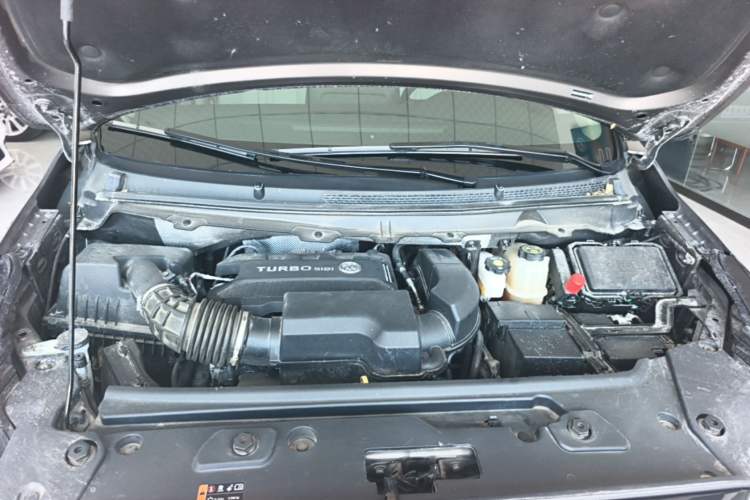 Used Buick GL8 2023 Facelifted Land Cruiser Executive Luxury Version Engine Bay