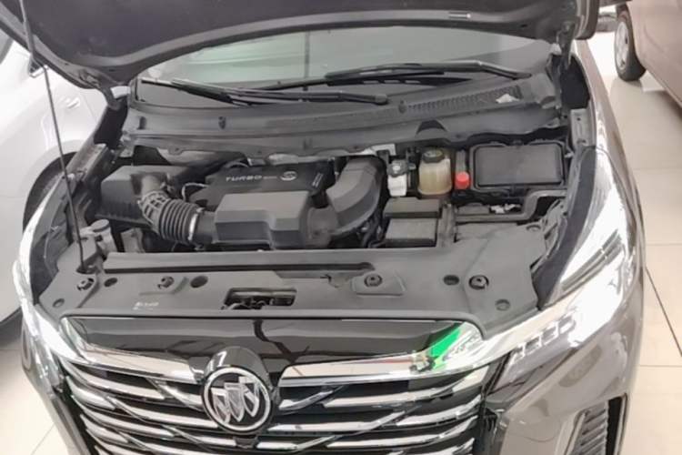 Used Buick GL8 2023 Facelifted Land Cruiser Executive Luxury Version Engine Bay