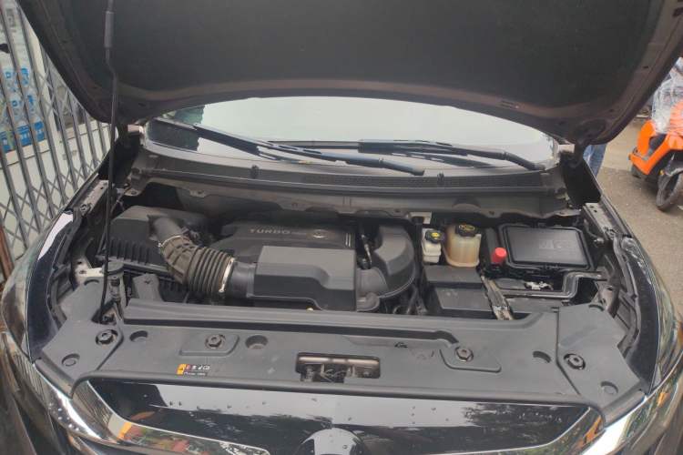 Used Buick GL8 2023 Facelifted Land Cruiser Executive Luxury Version Engine Bay