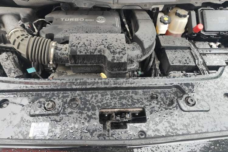 Used Buick GL8 2023 Facelifted Land Cruiser Executive Luxury Version Engine Bay