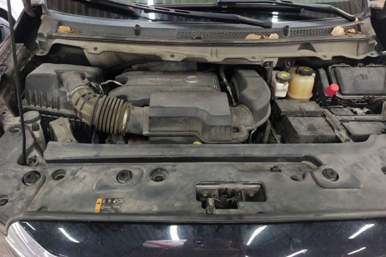 Used Buick GL8 2023 Facelifted Land Cruiser Executive Luxury Version Engine Bay