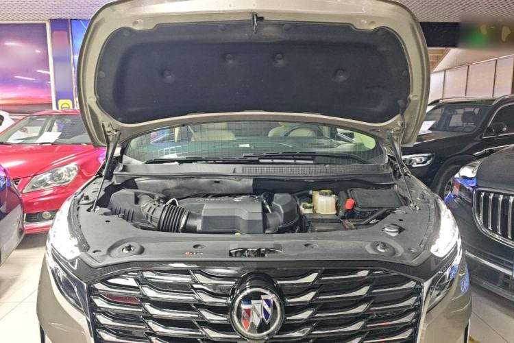 Used Buick GL8 2023 ES Lu Zun Deluxe Model Engine Bay