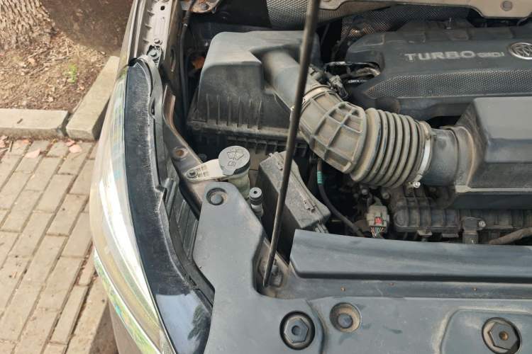 Used Buick GL8 2023 Facelifted Land Cruiser Executive Luxury Version Engine Bay Right