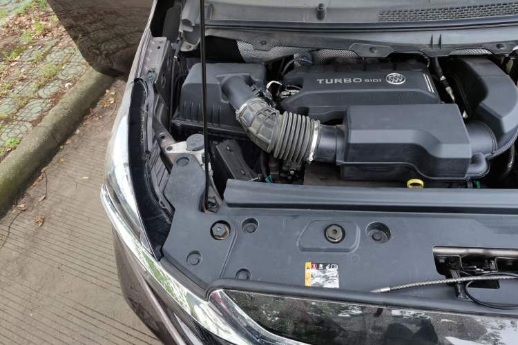 Used Buick GL8 2023 Land Executive Class Comfort Model Engine Bay Right