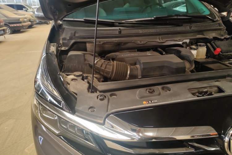 Used Buick GL8 2023 Facelifted Land Cruiser Executive Luxury Version Engine Bay Right