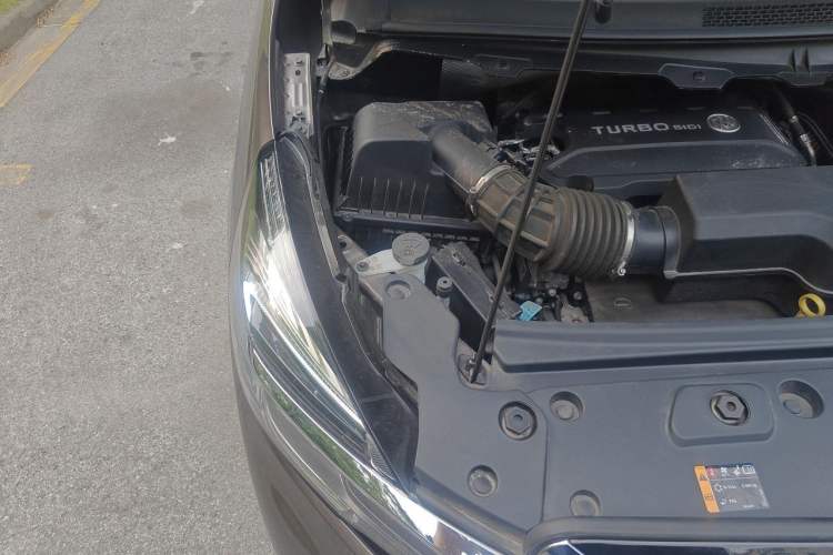 Used Buick GL8 2023 Land Executive Class Comfort Model Engine Bay Right