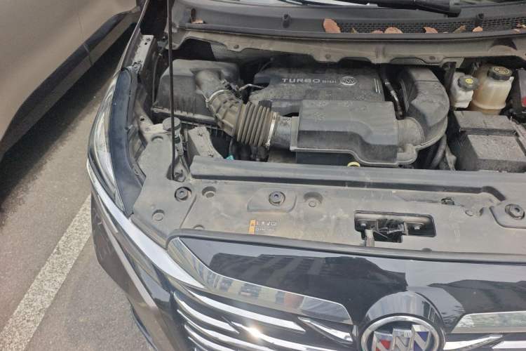 Used Buick GL8 2023 Land Executive Class Comfort Model Engine Bay Right