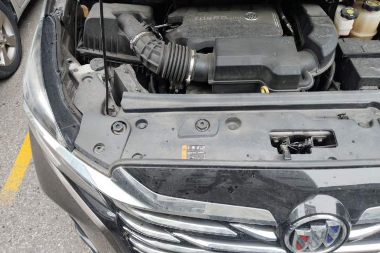 Used Buick GL8 2023 Facelifted Land Cruiser Executive Luxury Version Engine Bay Right
