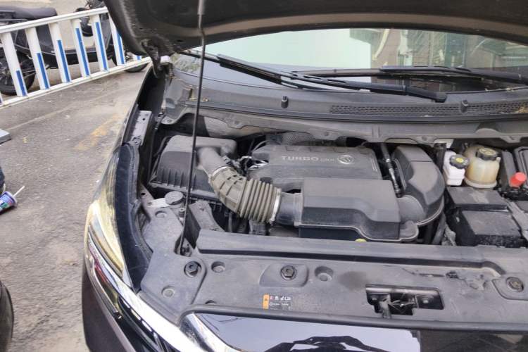 Used Buick GL8 2023 Land Executive Class 652T Luxury Model Engine Bay Right