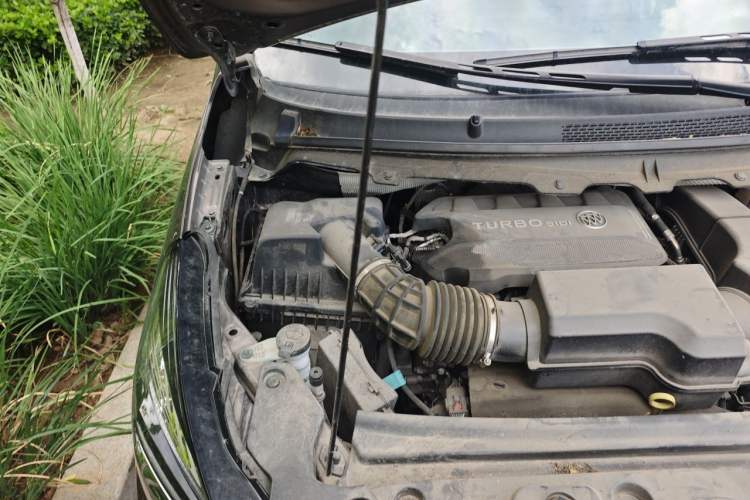Used Buick GL8 2023 Facelifted Land Cruiser Executive Luxury Version Engine Bay Right