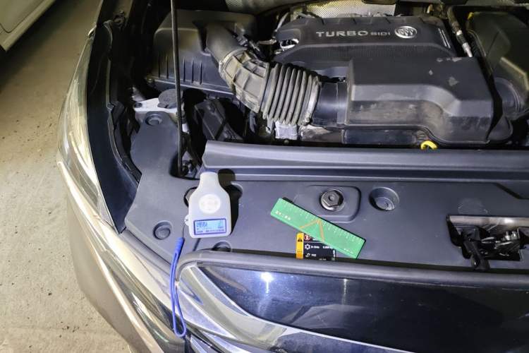 Used Buick GL8 2023 Land Executive Class Comfort Model Engine Bay Right