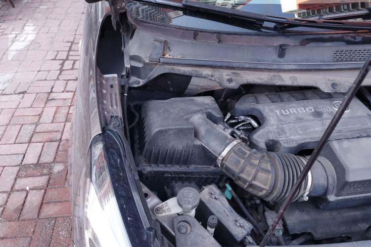Used Buick GL8 2023 Facelifted Land Cruiser Executive Luxury Version Engine Bay Right