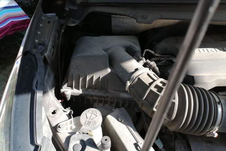 Used Buick GL8 2023 Land Executive Class Comfort Model Engine Bay Right