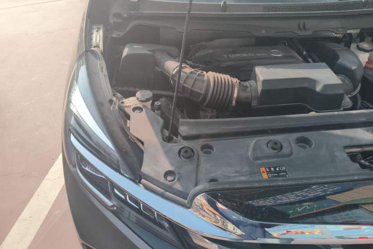 Used Buick GL8 2023 Land Executive Class Comfort Model Engine Bay Right