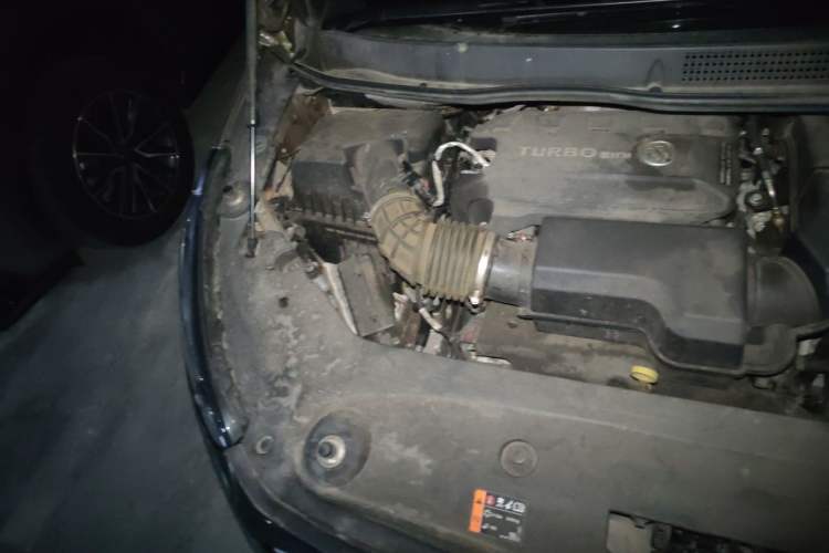 Used Buick GL8 2023 ES Lu Zun Luxury Model Engine Bay Right