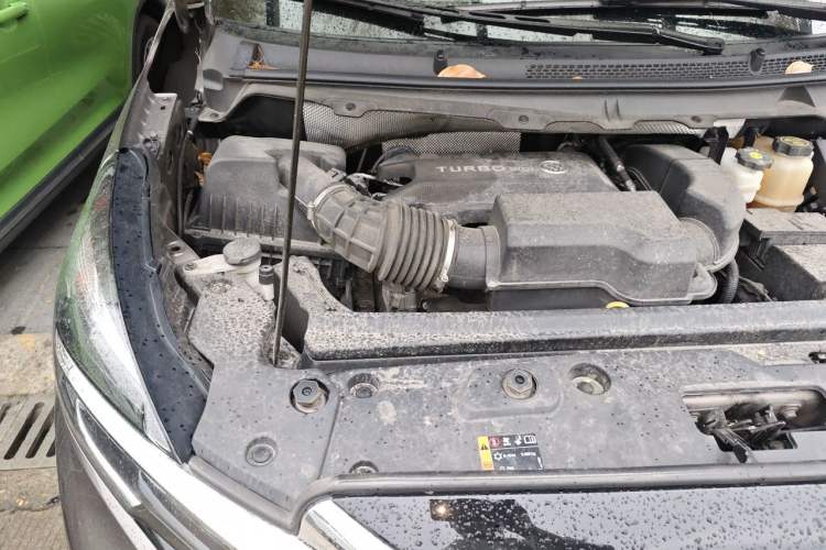 Used Buick GL8 2023 Land Executive Class 652T Luxury Model Engine Bay Right