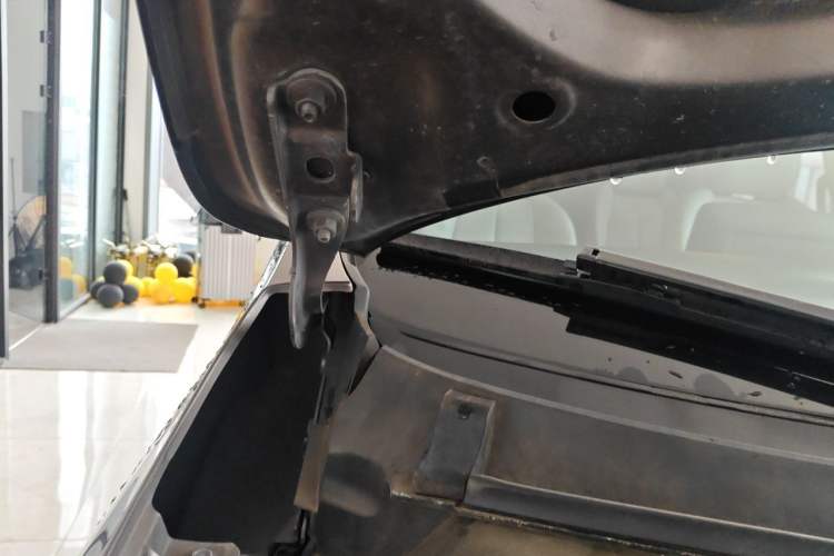 Used Buick GL8 2023 Land Executive Class Comfort Model Engine Bay Right