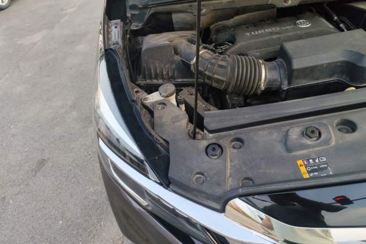 Used Buick GL8 2023 Facelifted Land Cruiser Executive Luxury Version Engine Bay Right