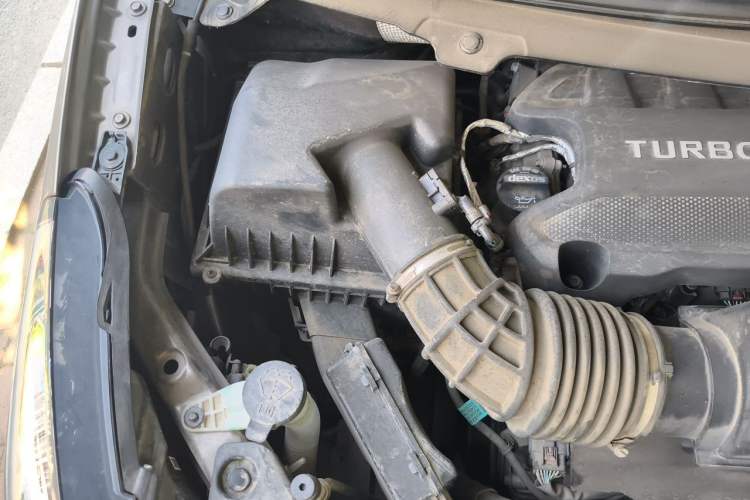 Used Buick GL8 2023 Facelifted Land Cruiser Executive Luxury Version Engine Bay Right