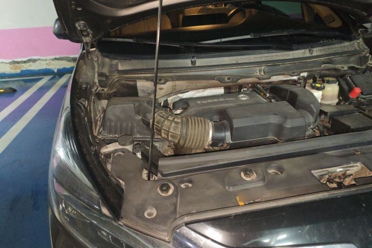 Used Buick GL8 2023 Facelifted Land Cruiser Executive Luxury Version Engine Bay Right