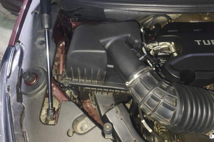 Used Buick GL8 2023 ES Lu Zun Comfort Model Engine Bay Right