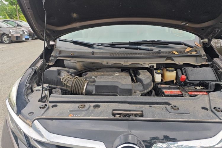 Used Buick GL8 2023 Land Executive Class Comfort Model Engine Bay Right