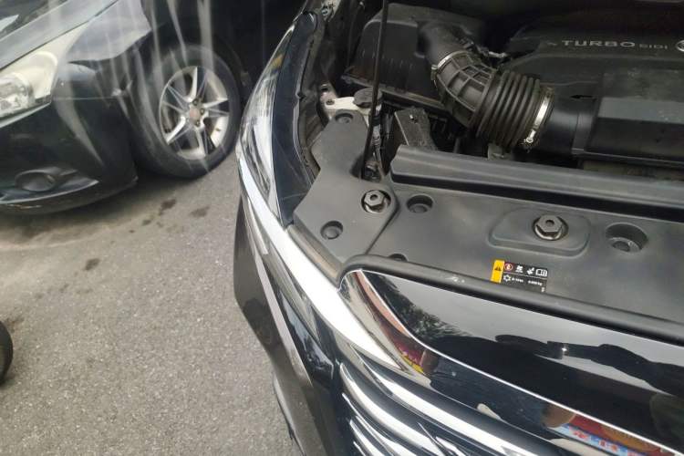Used Buick GL8 2023 Land Executive Class Comfort Model Engine Bay Right