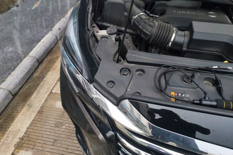 Used Buick GL8 2023 Facelifted Land Cruiser Executive Luxury Version Engine Bay Right
