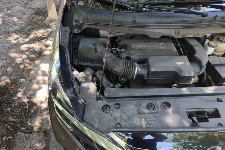 Used Buick GL8 2023 Facelifted Land Cruiser Executive Luxury Version Engine Bay Right