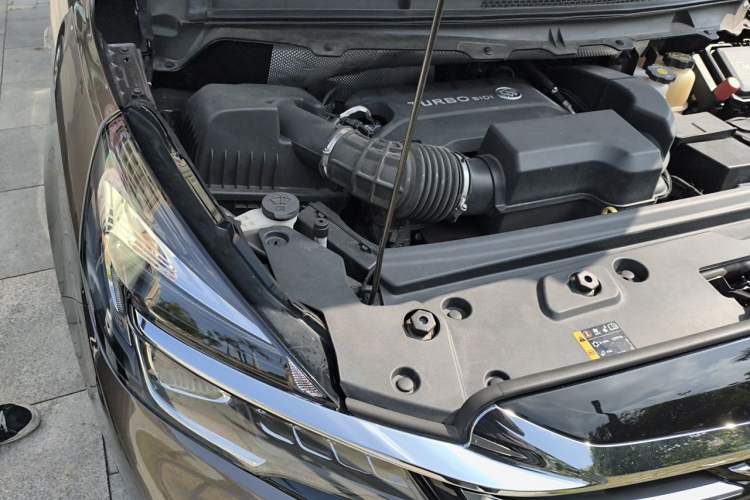 Used Buick GL8 2023 Facelifted Land Cruiser Executive Luxury Version Engine Bay Right