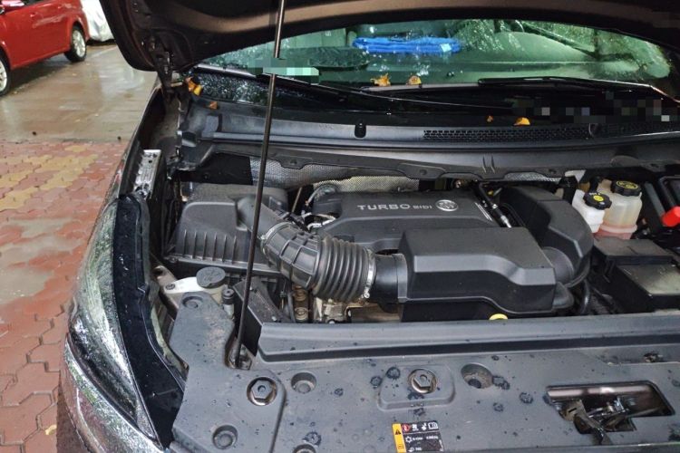 Used Buick GL8 2023 Land Executive Class Comfort Model Engine Bay Right