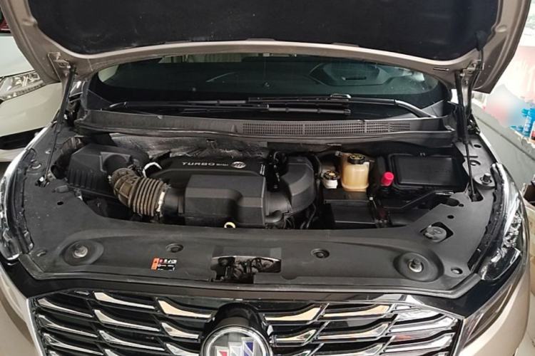 Used Buick GL8 2023 ES Lu Zun Luxury Edition and Yue Version Engine Bay