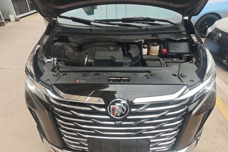 Used Buick GL8 2023 Facelifted Land Cruiser Executive Luxury Version Engine Bay